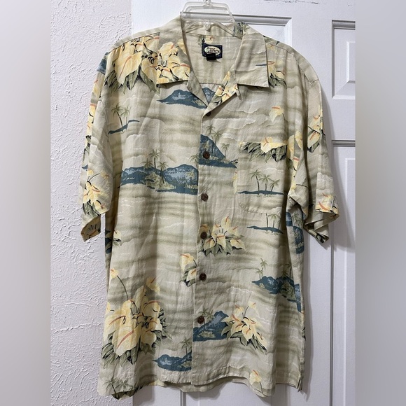 Tommy Bahama Other - Tommy Bahama Men’s Hawaiian Print Short sleeve button up shirt, L